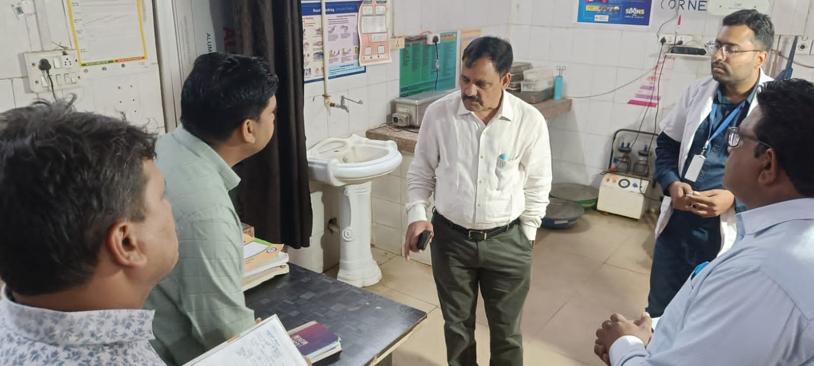 संभागीय आयुक्त ने किया सामुदायिक स्वास्थ्य केंद्र सैंपऊ का निरीक्षण | New India Times