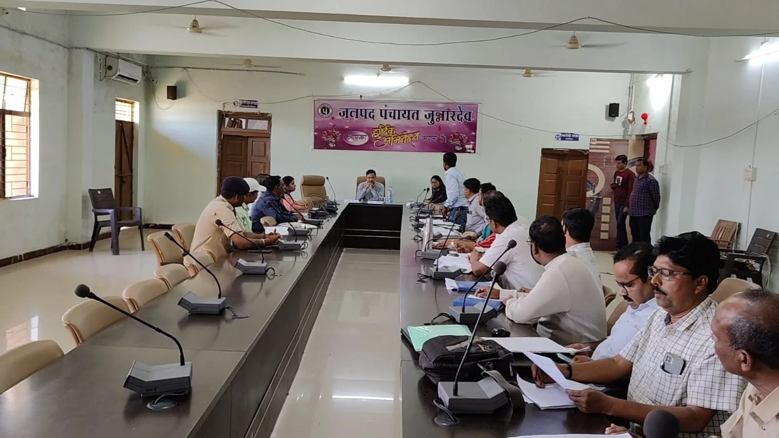 कलेक्टर ने ली लोकसभा चुनाव को लेकर बैठक, लापरवाही नहीं होगी बर्दाश्त, अधिकारियों को दिए निर्देश | New India Times