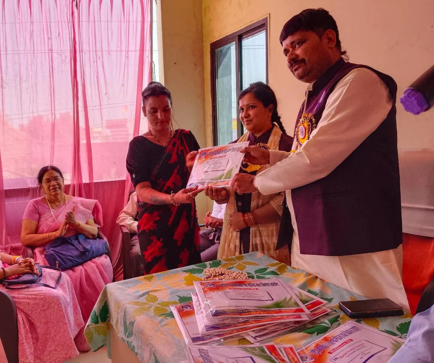 श्रीमती सोनी को मानव अधिकार एवं महिला बाल विकास आयोग ने जिला सचिव के पद से नवाजा | New India Times