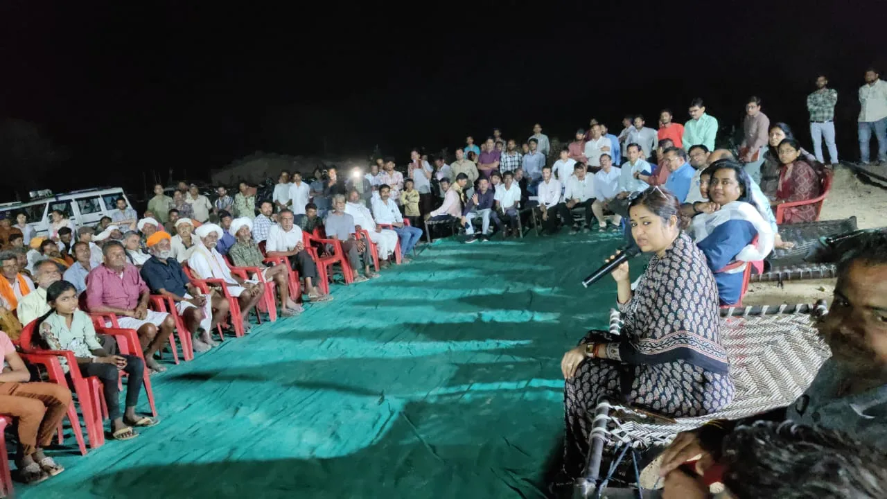 जिला कलेक्टर द्वारा रात्रि में लगाई गई चौपाल | New India Times