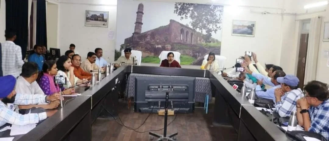 लोकसभा आम निर्वाचन 2024 की घोषणा एवं आचार संहिता लागू होने के साथ बुरहानपुर कलेक्टर एवं जिला निर्वाचन अधिकारी सुश्री भव्या मित्तल प्रेस कांफ्रेंस में मीडिया से हुईं रूबरू | New India Times