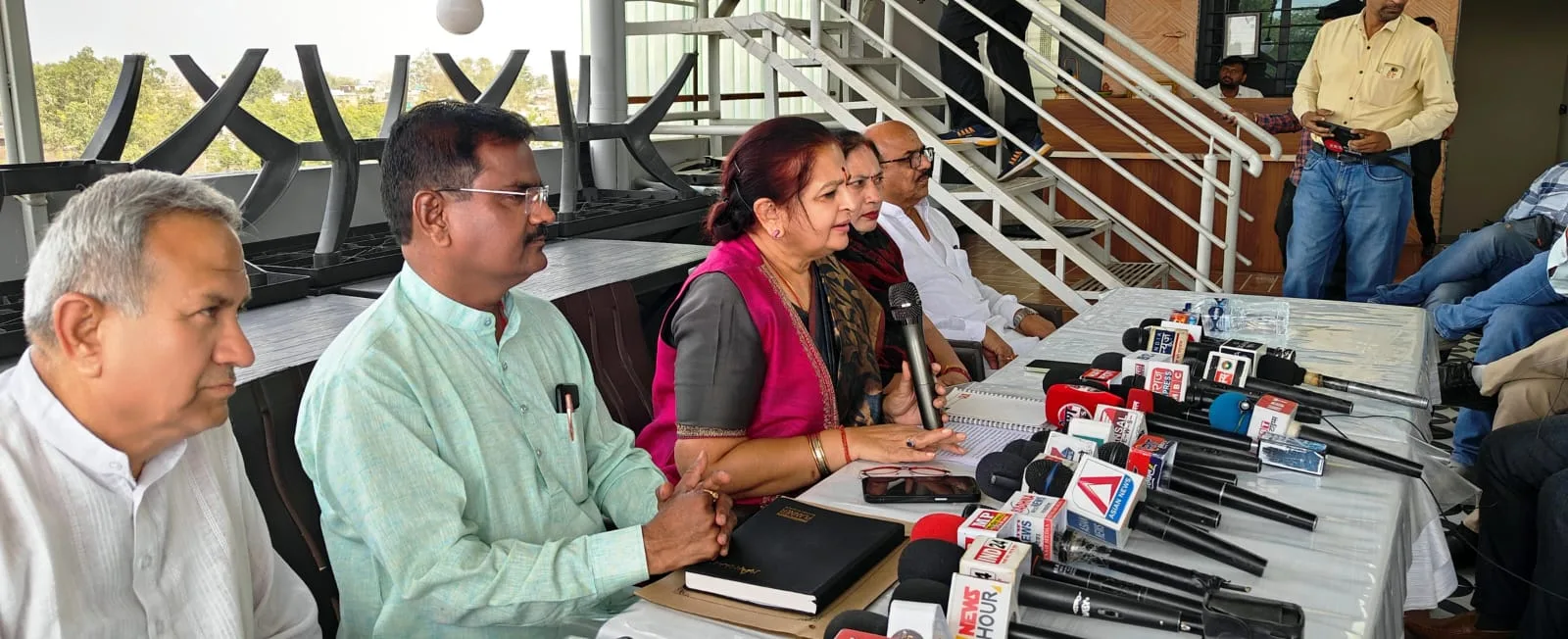 विधायक अर्चना चिटनिस के आग्रह पर मंत्री कैलाश विजयवर्गीय ने दी 121 करोड़ की अमृत-2 योजना को स्वीकृति | New India Times