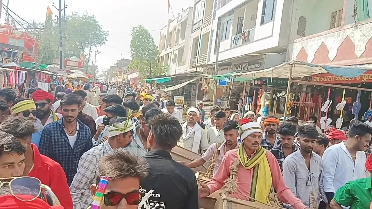 आदिवासी समाज के द्वारा प्रतिवर्षानुसार परम्परगत सांस्कृतिक स्वतंत्र रूप से निकाली गई गैर भोगर्या हाट की चारों ओर धूम | New India Times