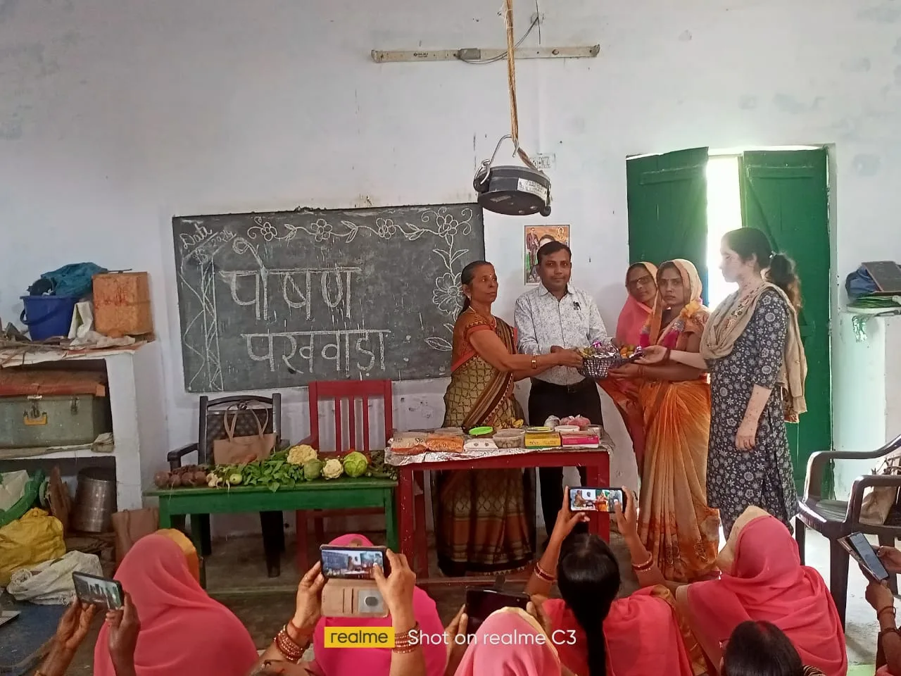 आंगनवाड़ी केंद्र में बाल विकास एवं पुष्टाहार विभाग द्वारा मनाया गया पोषण पखवाड़ा | New India Times