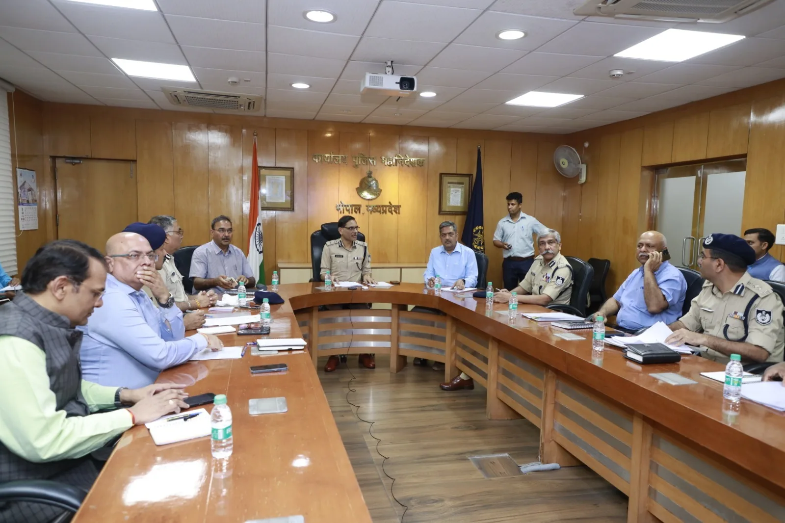 डीजीपी ने पुलिस मुख्यालय में जोनल पुलिस महानिरीक्षकों, रेंज उप महानिरीक्षकों और पुलिस अधीक्षकों के साथ की वीडियो कॉन्फ्रेंसिंग मीटिंग | New India Times