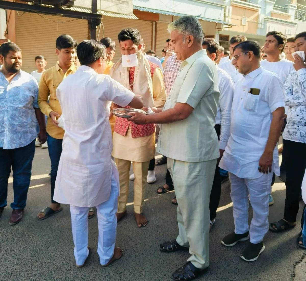 दीक्षार्थी भाई श्रेयांश की निकली गई जयकार यात्रा, संघजनों ने किया बहुमान | New India Times