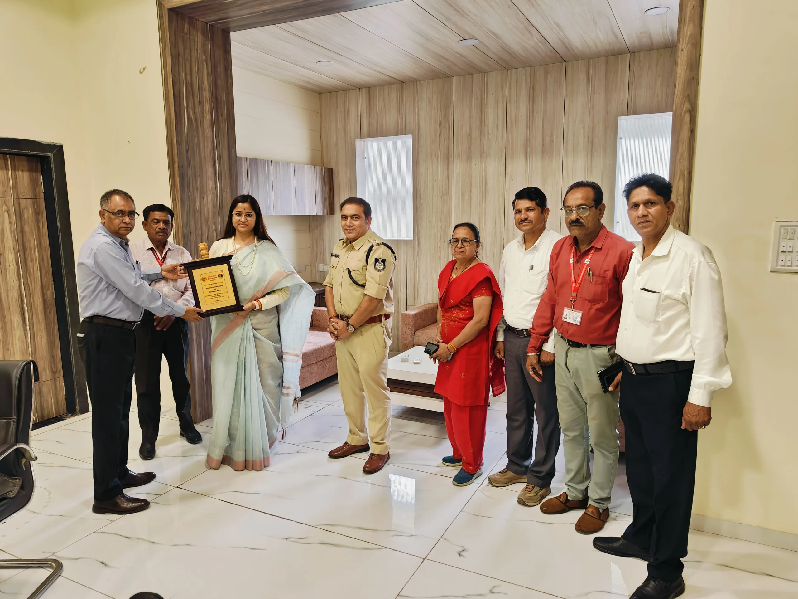 राज्यपाल द्वारा कलेक्टर झाबुआ को किया गया सम्मानित | New India Times