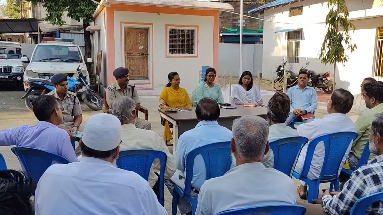 आचार संहिता का पालन करते हुए त्योहारों को मनाएं: एसडीएम | New India Times