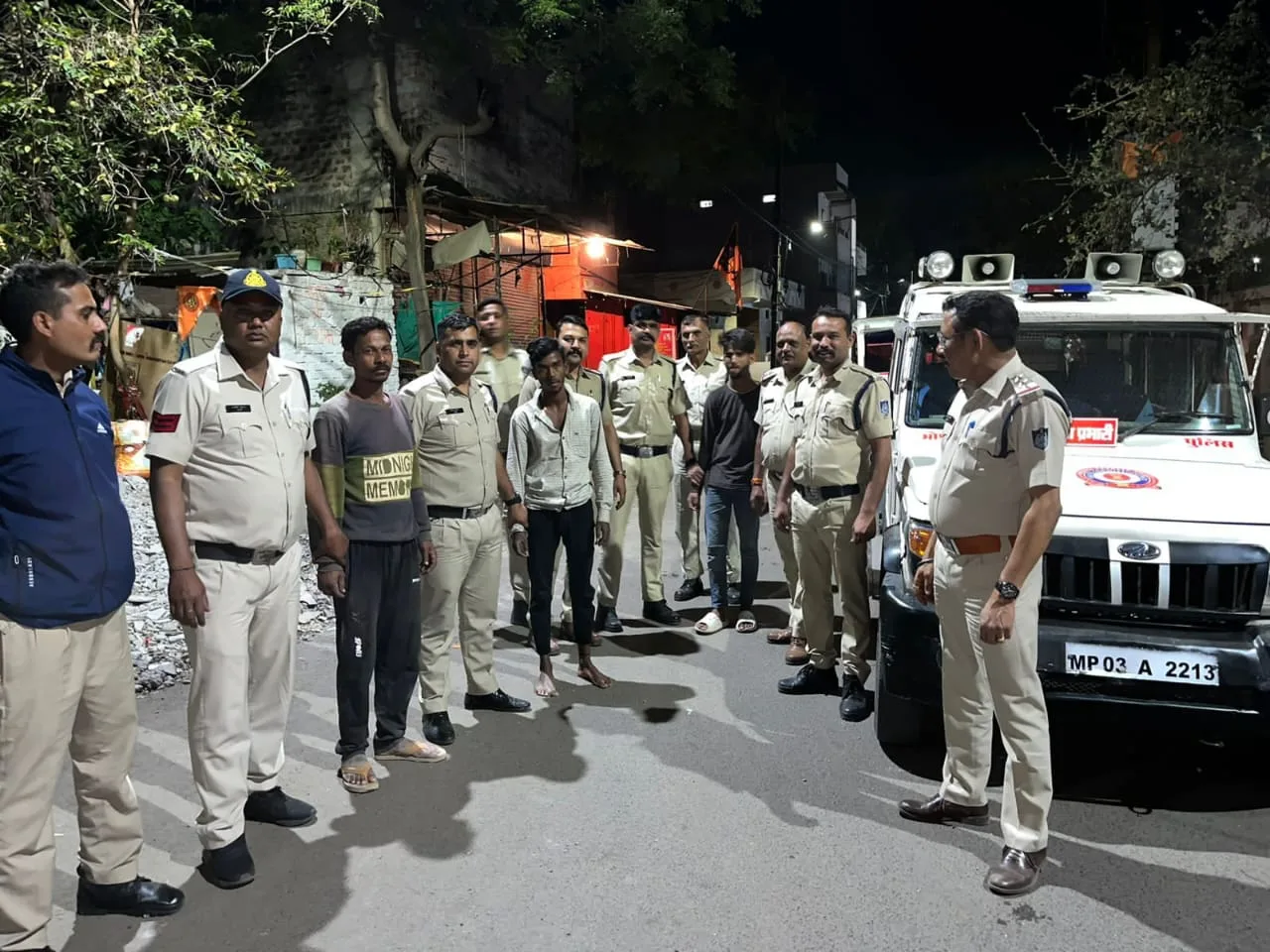 आगामी लोकसभा चुनाव 2024 शांतिपूर्ण, निर्भीक एवं निष्पक्ष संपन्न कराने हेतु भोपाल पुलिस ने 7 घंटे की कॉम्बिंग गश्त में 1014 बदमाश किए गिरफ्तार | New India Times