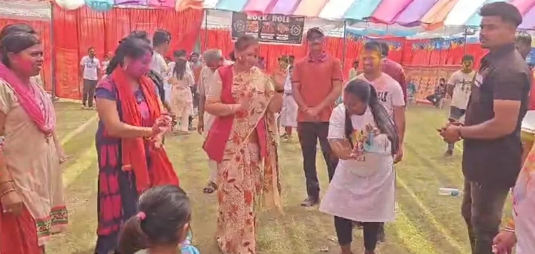 बुरहानपुर विधायक एवं प्रदेश भाजपा प्रवक्ता श्रीमती अर्चना चिटनिस दीदी ने होली के विभिन्न कार्यक्रमों में शामिल होकर मनाई होली एवं बधाइयां प्रेषित की | New India Times