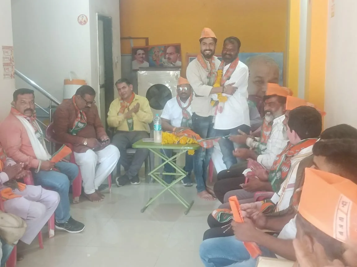 कांग्रेस कार्यकर्ता को दिलाई भाजपा की सदस्यता, भाजपा की जनहित हितैषी योजनाओं से हुए प्रभावित | New India Times