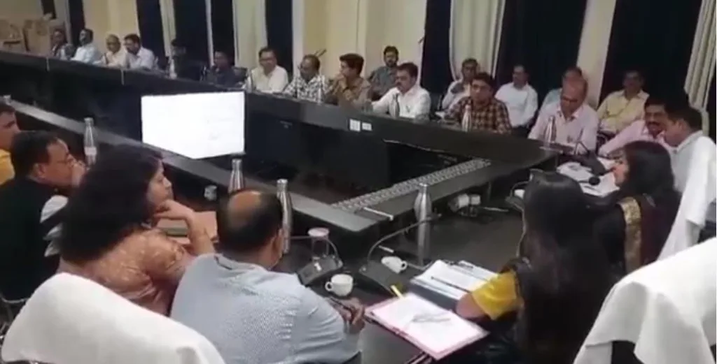 लोकसभा आम निर्वाचन 2024 के मद्देनज़र कलेक्टर एवं जिला निर्वाचन अधिकारी ने अधिकारियों को सौंपे कार्य दायित्व | New India Times