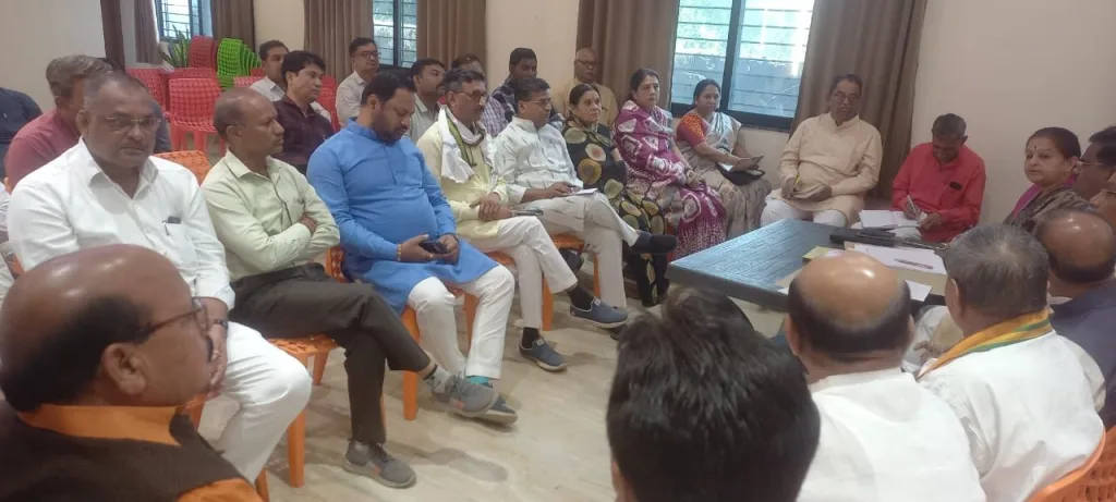 बुरहानपुर में लोकसभा चुनाव प्रभारी ने कहा: लोकसभा उम्मीदवार को जिताने में प्रत्येक पदाधिकारी, कार्यकर्ता पूरी निष्ठा से जुट जाएं 2 बुरहानपुर में लोकसभा चुनाव प्रभारी ने कहा: लोकसभा उम्मीदवार को जिताने में प्रत्येक पदाधिकारी, कार्यकर्ता पूरी निष्ठा से जुट जाएं | New India Times