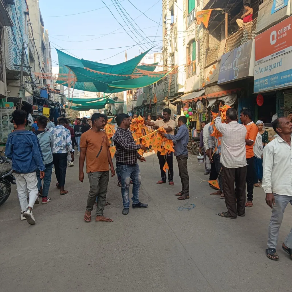 आचार संहिता लगते ही बैनर पोस्टर कट आउट एवं झंडे मेघनगर नगर परिषद ने हटाए | New India Times