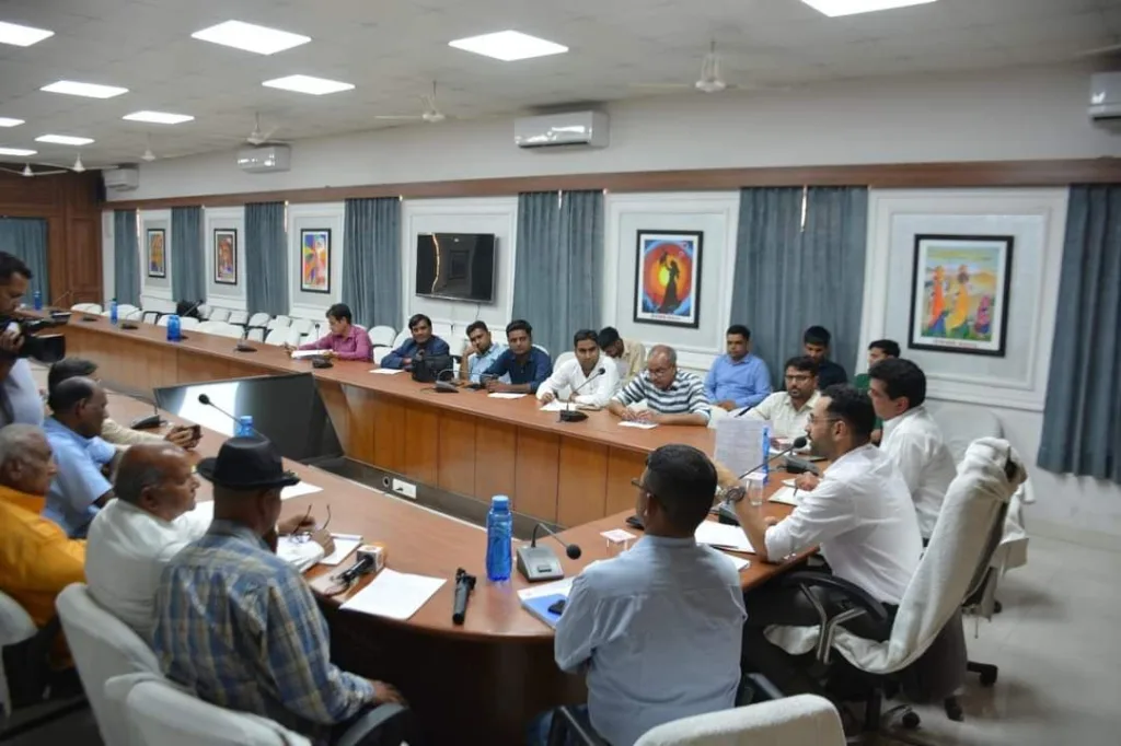 जिला निर्वाचन अधिकारी चौधरी ने राजनैतिक दलों के प्रतिनिधियों के साथ ली बैठक 2 जिला निर्वाचन अधिकारी चौधरी ने राजनैतिक दलों के प्रतिनिधियों के साथ ली बैठक | New India Times