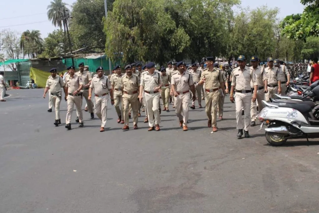 शांतिपूर्ण एवं निष्पक्ष लोकसभा चुनाव करवाने के लिए भोपाल पुलिस ने निकाला फ्लैग मार्च | New India Times