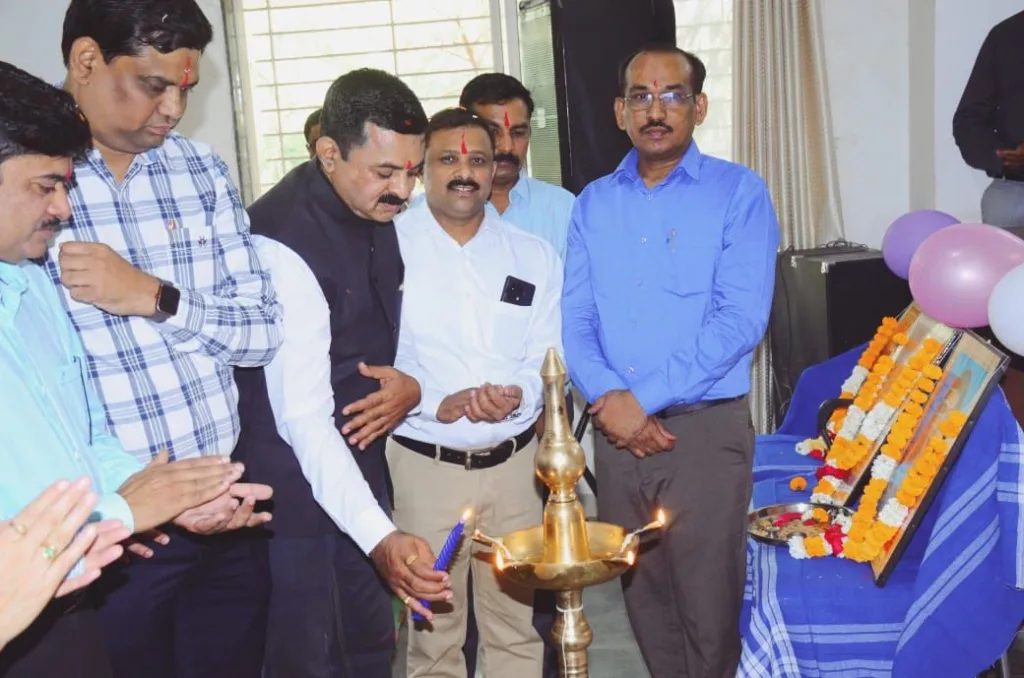 आशा दिवस पर आयोजित समारोह में पत्रकार मोहन सारस्वत ने किया दीदीयों का सम्मान 2 आशा दिवस पर आयोजित समारोह में पत्रकार मोहन सारस्वत ने किया दीदीयों का सम्मान | New India Times