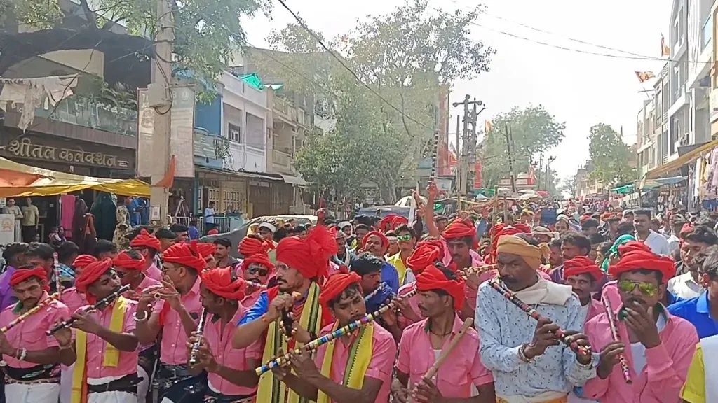आदिवासी समाज के द्वारा प्रतिवर्षानुसार परम्परगत सांस्कृतिक स्वतंत्र रूप से निकाली गई गैर भोगर्या हाट की चारों ओर धूम | New India Times
