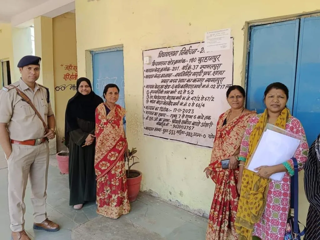 सेक्टर अधिकारियों एवं सेक्टर पुलिस अधिकारियों ने मतदान क्षेत्र का किया निरीक्षण 2 सेक्टर अधिकारियों एवं सेक्टर पुलिस अधिकारियों ने मतदान क्षेत्र का किया निरीक्षण | New India Times