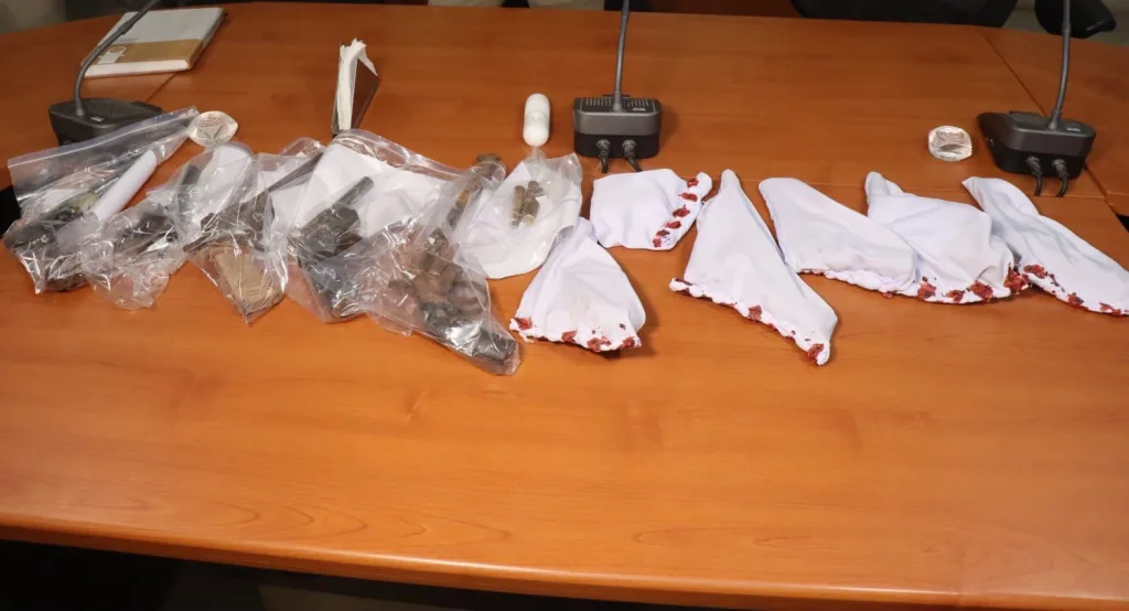 महिला आईपीएस की मेहनत व मुखबिरी पर थाना प्रभारी हस्तिनापुर की तत्परता से दो नकबजनों को अवैध हथियार ले जाते पुलिस ने पकड़ा 2 महिला आईपीएस की मेहनत व मुखबिरी पर थाना प्रभारी हस्तिनापुर की तत्परता से दो नकबजनों को अवैध हथियार ले जाते पुलिस ने पकड़ा | New India Times