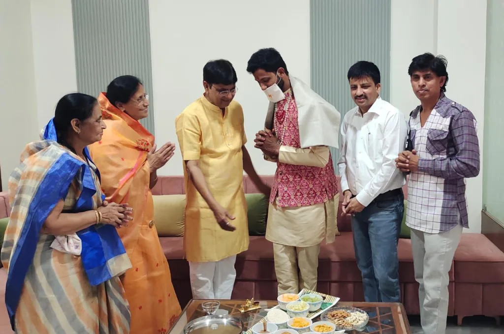 दीक्षार्थी भाई श्रेयांश की निकली गई जयकार यात्रा, संघजनों ने किया बहुमान 3 दीक्षार्थी भाई श्रेयांश की निकली गई जयकार यात्रा, संघजनों ने किया बहुमान | New India Times