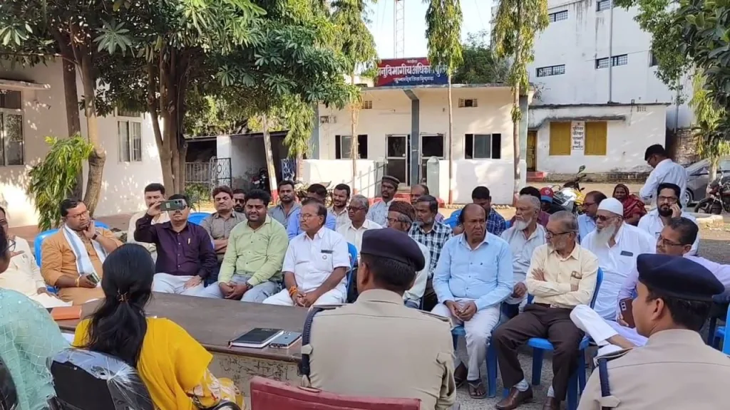 आचार संहिता का पालन करते हुए त्योहारों को मनाएं: एसडीएम | New India Times