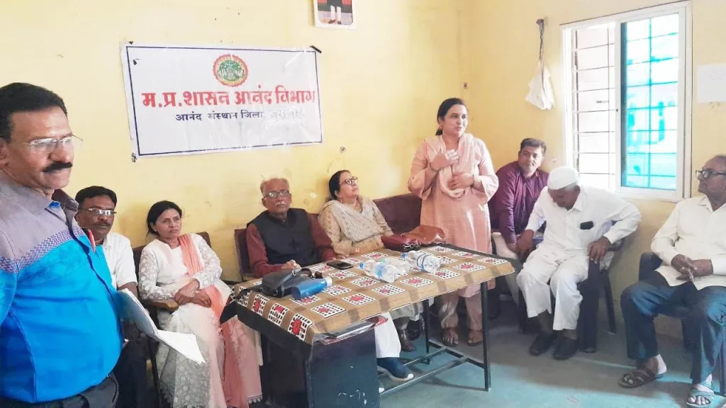 अंतराष्ट्रीय खुशहाली दिवस के उपलक्ष में आनंद ग्राम लोनी में आयोजित अल्प विराम कार्यक्रम में उपस्थित आनंदको को मतदान करने की दिलाई शपथ | New India Times