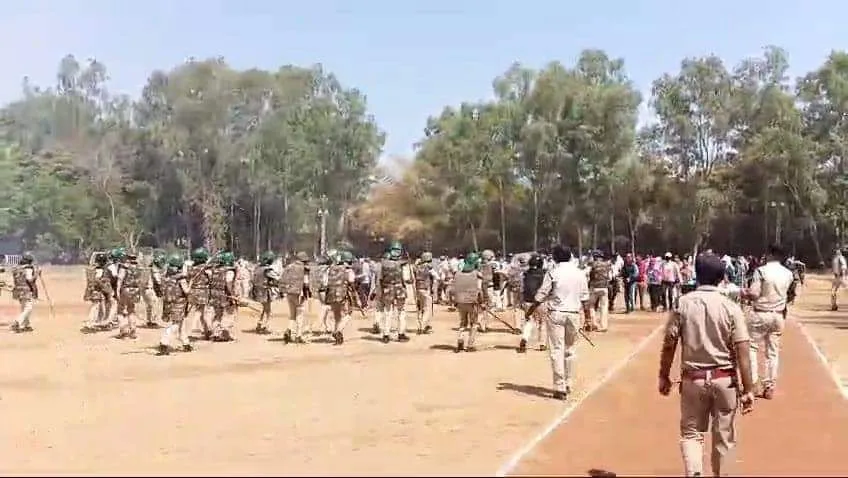 लोकसभा चुनाव के दौरान शांति, सुरक्षा एवं कानून व्यवस्था के मद्देनज़र पुलिस लाइन में हुआ बलवा मॉक ड्रिल का आयोजन 5 लोकसभा चुनाव के दौरान शांति, सुरक्षा एवं कानून व्यवस्था के मद्देनज़र पुलिस लाइन में हुआ बलवा मॉक ड्रिल का आयोजन | New India Times