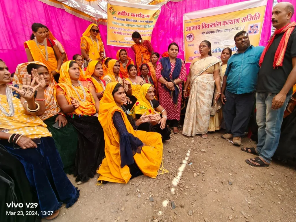 मेहन्दी व रंगोली बनाकर दिया मतदान करने का संदेश | New India Times