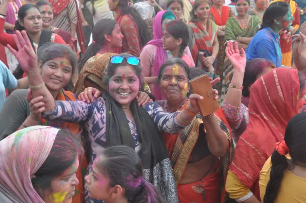 बड़े ही धूमधाम एवं हर्षोल्लास से मनाया भोपाल पुलिस कमिश्नरेट ने होली मिलन समारोह 2 बड़े ही धूमधाम एवं हर्षोल्लास से मनाया भोपाल पुलिस कमिश्नरेट ने होली मिलन समारोह | New India Times