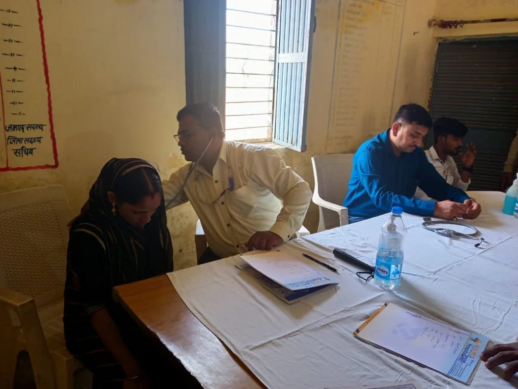 आल इज़ वेल हॉस्पिटल बुरहानपुर द्वारा ग्राम पंचायत भिलखेड़ी में निःशुल्क स्वास्थ्य शिविर किया गया आयोजित | New India Times