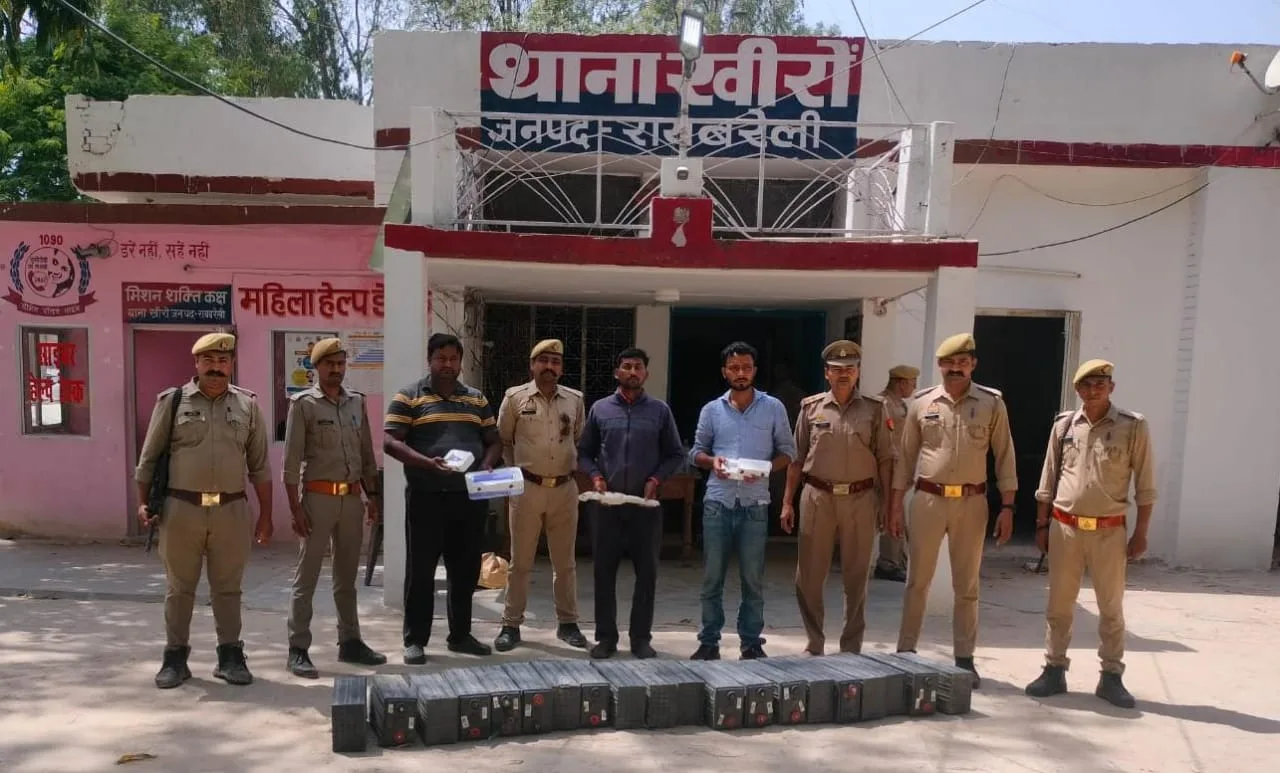 पुलिस ने तीन युवक को अवैध हथियार के साथ किया गिरफ्तार | New India Times