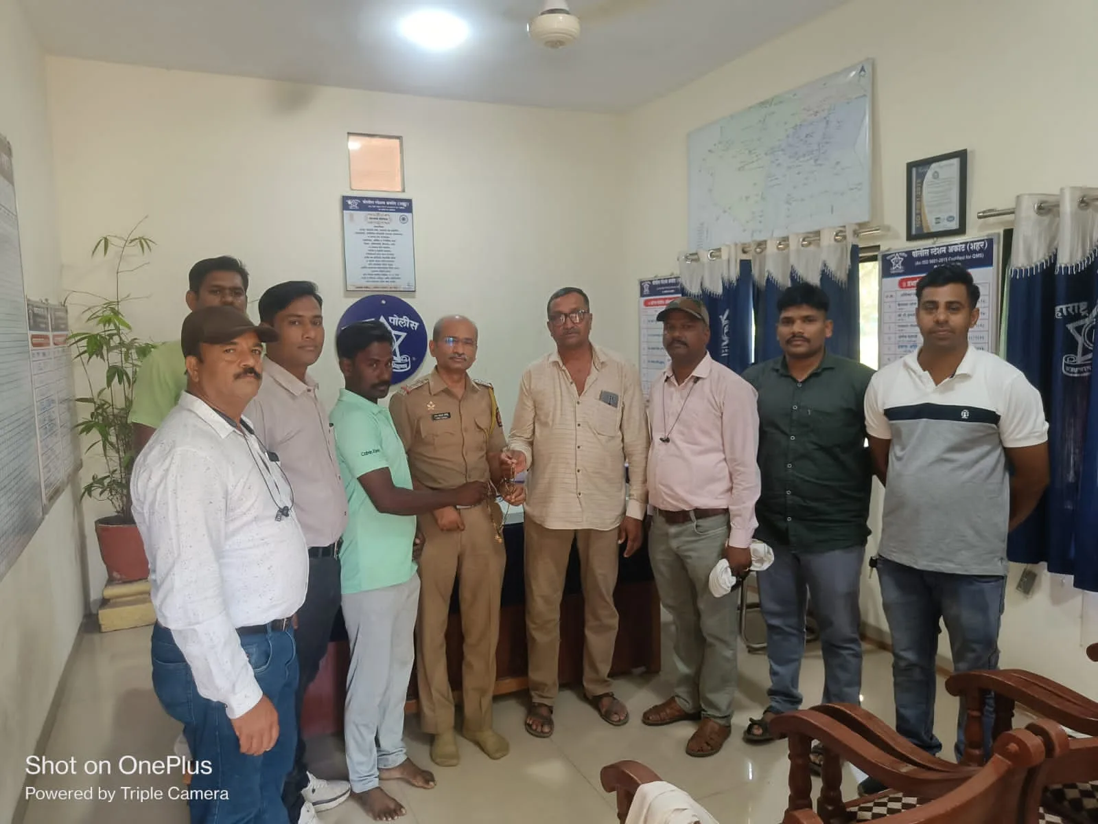 अकोट शहर पुलिस ने गुम हुए ज़ेवरात को बरामद कर किया ज़ेवर मालिक के हवाले | New India Times