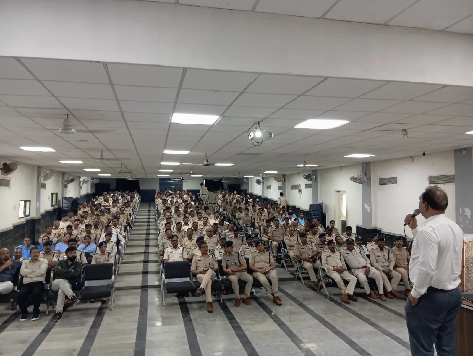 लोकसभा निर्वाचन 2024 हेतु 322 पुलिस अधिकारियों व कर्मचारियों को दिया गया चुनावी प्रशिक्षण | New India Times