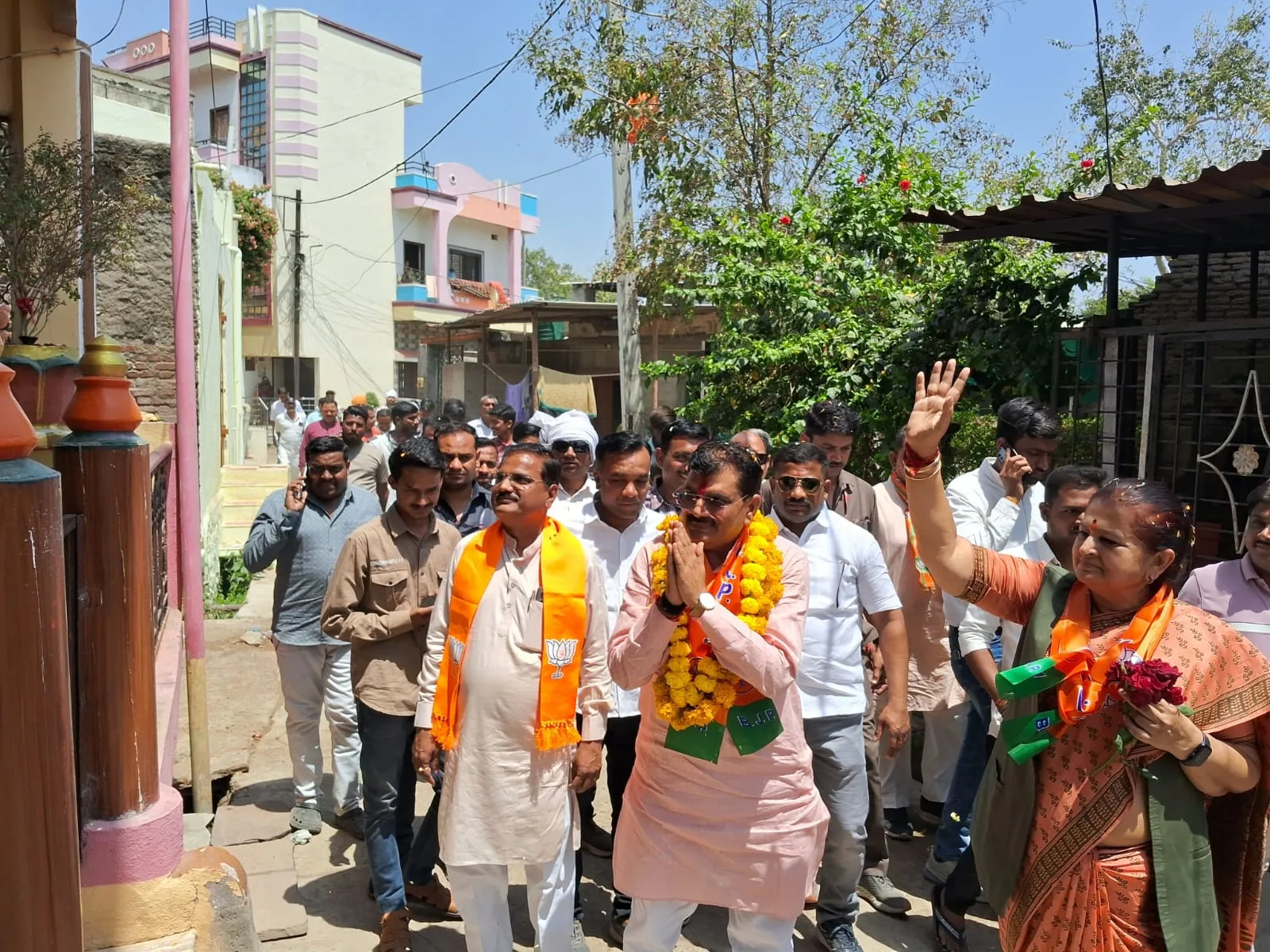 इच्छादेवी मंदिर में कन्या पूजन कर जनसंपर्क पर निकले भाजपा प्रत्याशी ज्ञानेश्वर पाटिल | New India Times