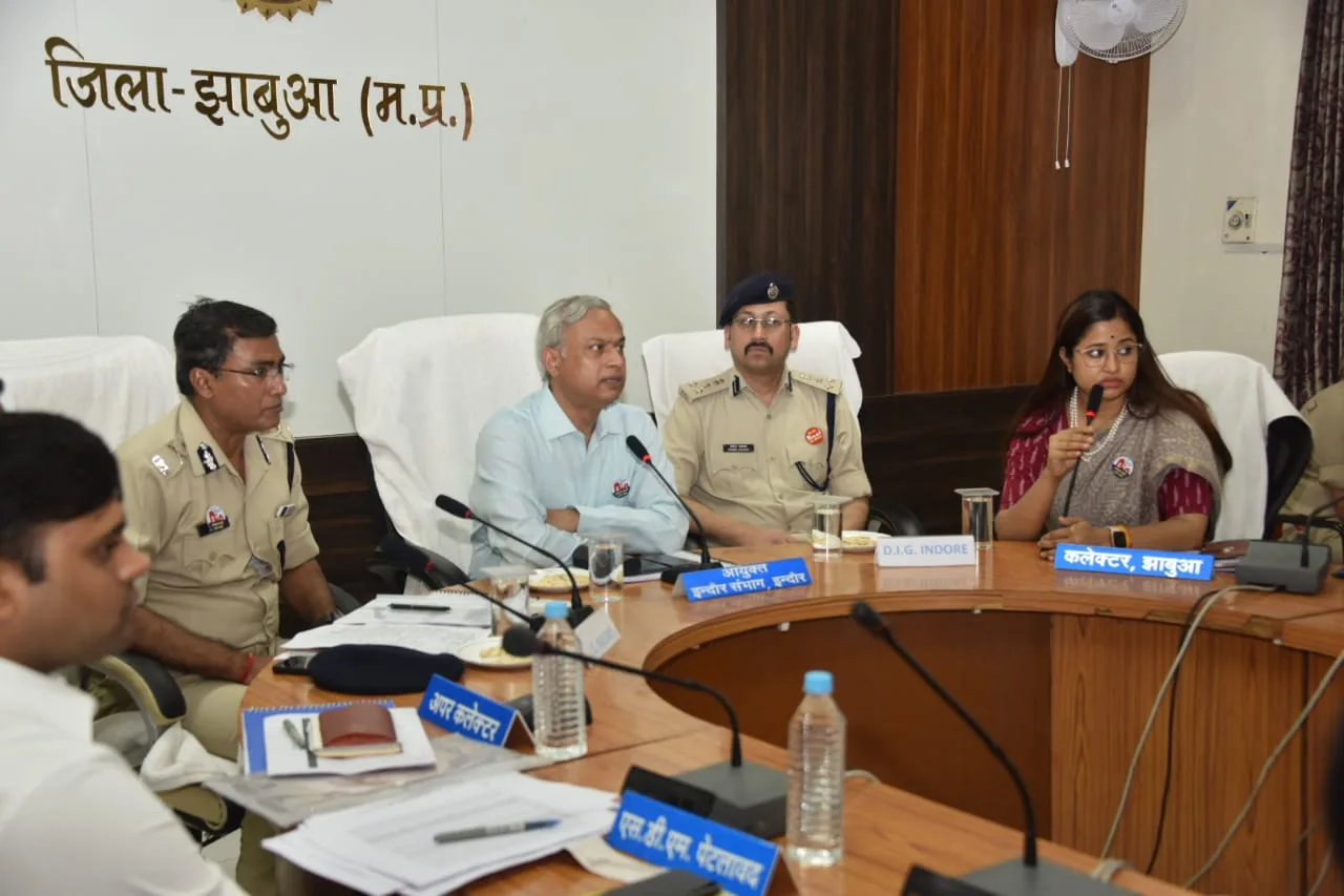 संभागायुक्त की अध्यक्षता में लोकसभा की तैयारियों के संबंध में की गई समीक्षा बैठक | New India Times