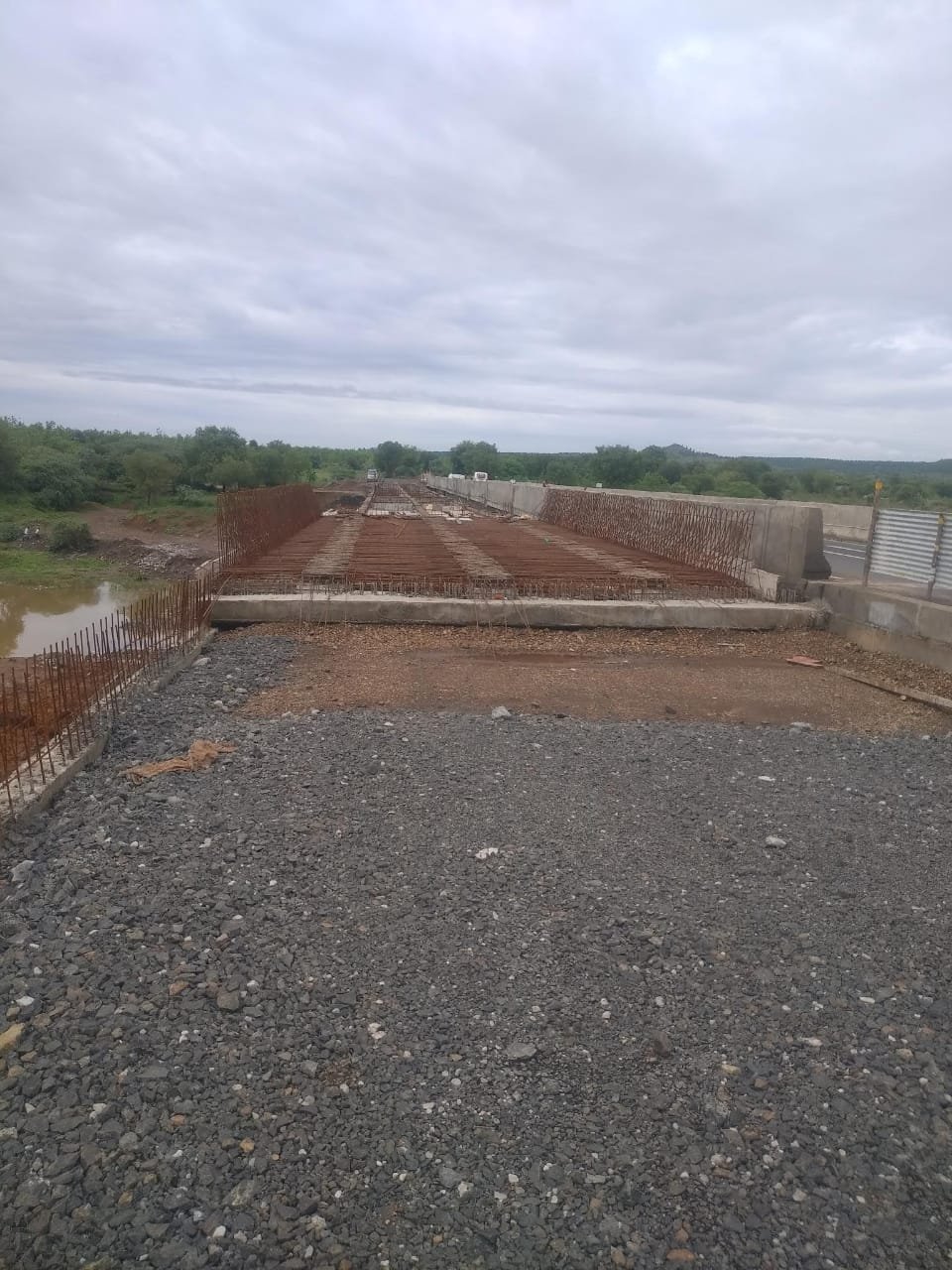 दो घंटे का सफर हो रहा है तीन घंटे में, चप्पे चप्पे पर शुरू है काम, तीन में से दो ठेकेदारों ने बजा रखा है NH753L/H के बारा | New India Times