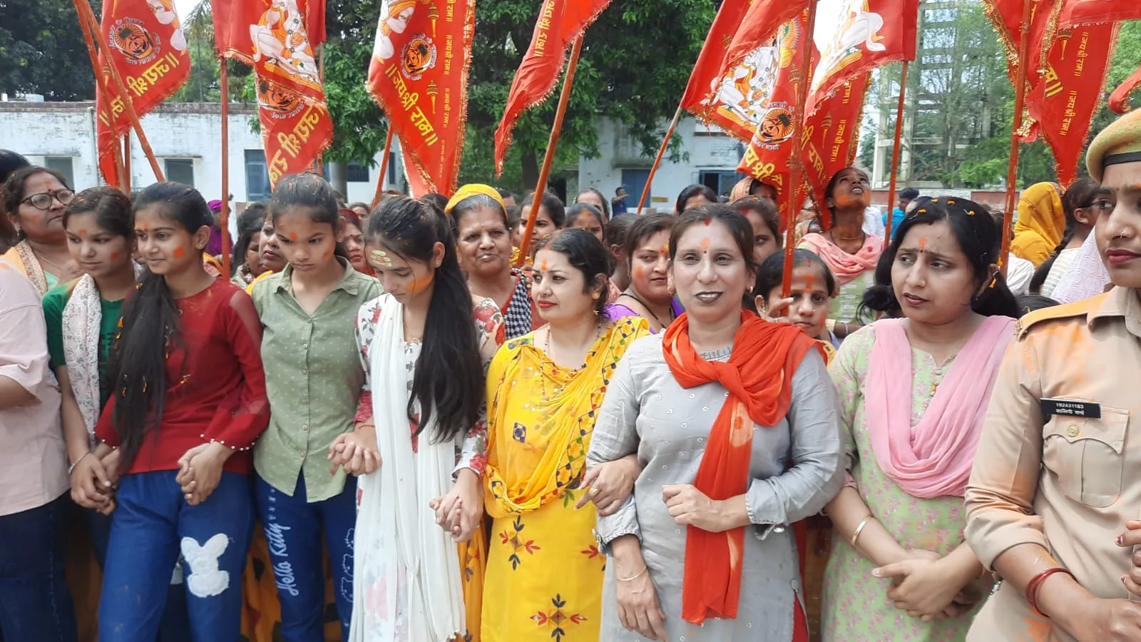शोभायात्रा में राधा-कृष्ण, शिव शंकर, राम दरबार, गणेश जी, हनुमान जी आदि झांकियां रहीं आकर्षण का केंद्र | New India Times