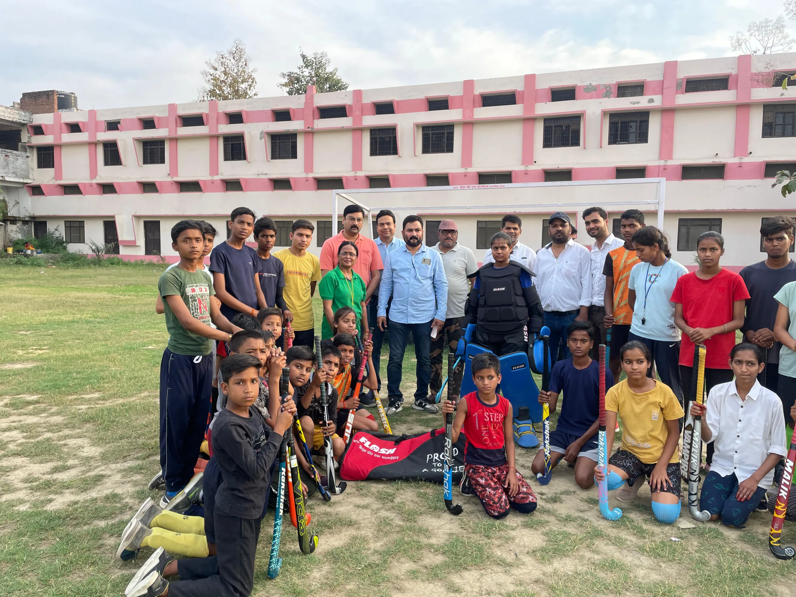 फ्रेंड्स फॉर एवर के सहयोग से लड़कियां सीखेंगी हॉकी | New India Times