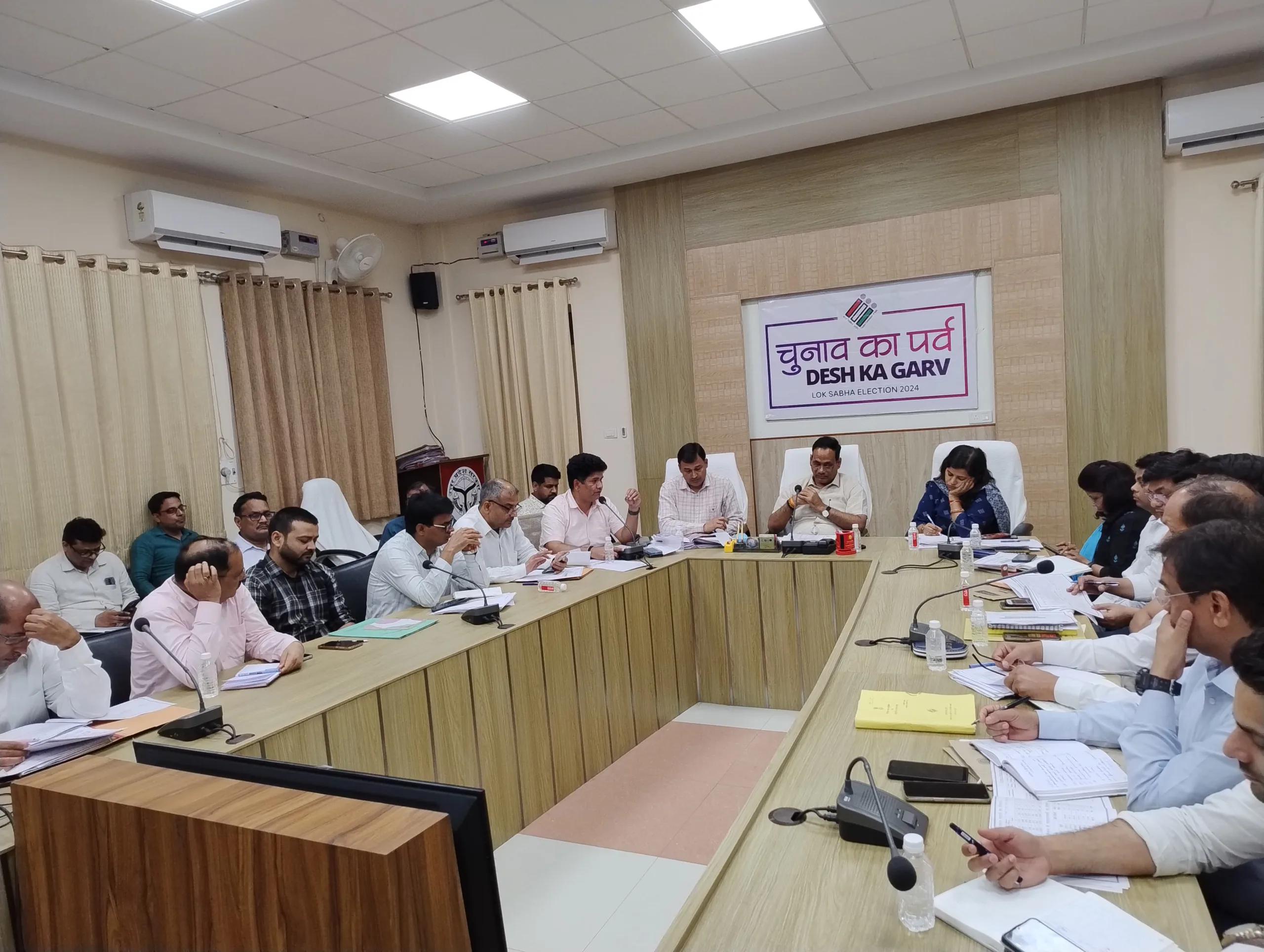 समस्त कार्यों को निर्वाचन आयोग की मंशा के अनुरूप ही संपादित करें: डीएम | New India Times