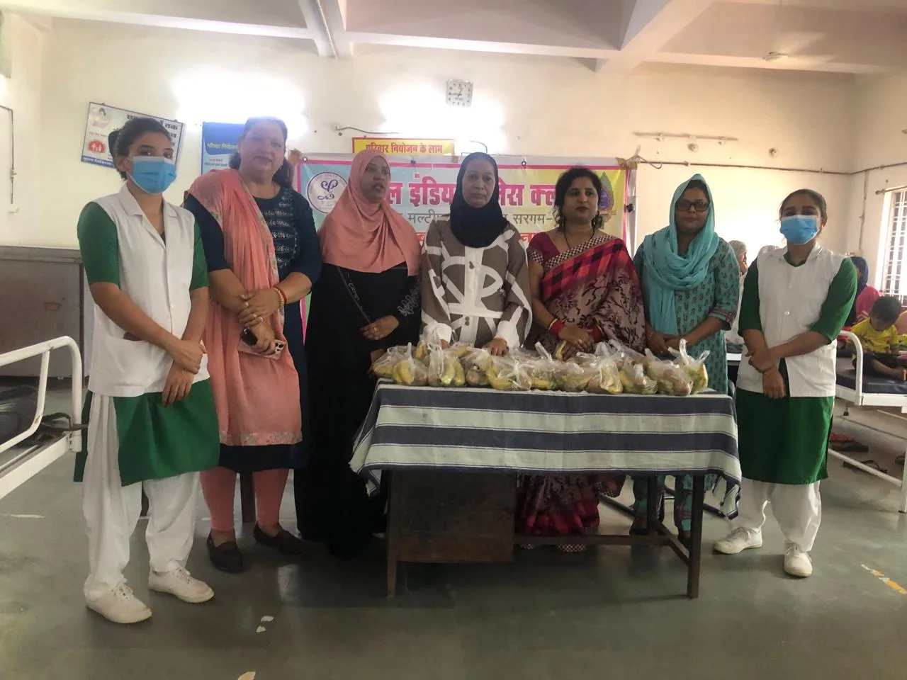 राष्ट्रीय लीनेस क्लब 'उड़ान' बुरहानपुर ने स्तनपान करने वाली माता को फल दान कर फिगर नहीं जिगर के टुकड़े पर ध्यान देने का किया आग्रह | New India Times