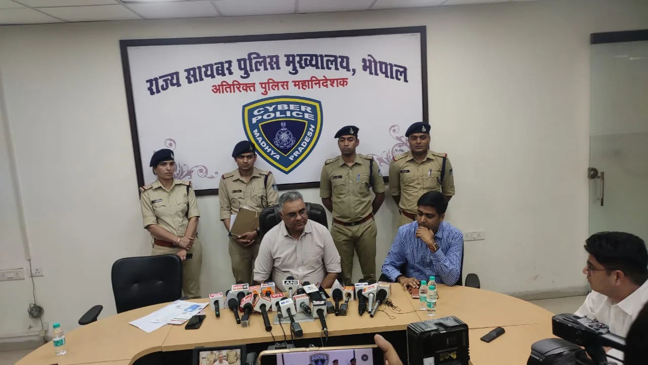 ऑनलाइन माध्यम से फर्जी पहचान-पत्र बनाने वाले को राज्य सायबर पुलिस ने बिहार से किया गिरफ्तार | New India Times