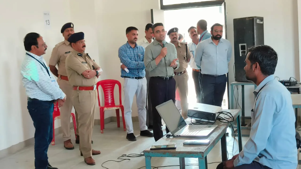 ज़िला निर्वाचन अधिकारी एवं कलेक्टर प्रियंक मिश्रा ने प्रशिक्षण का किया निरीक्षण | New India Times