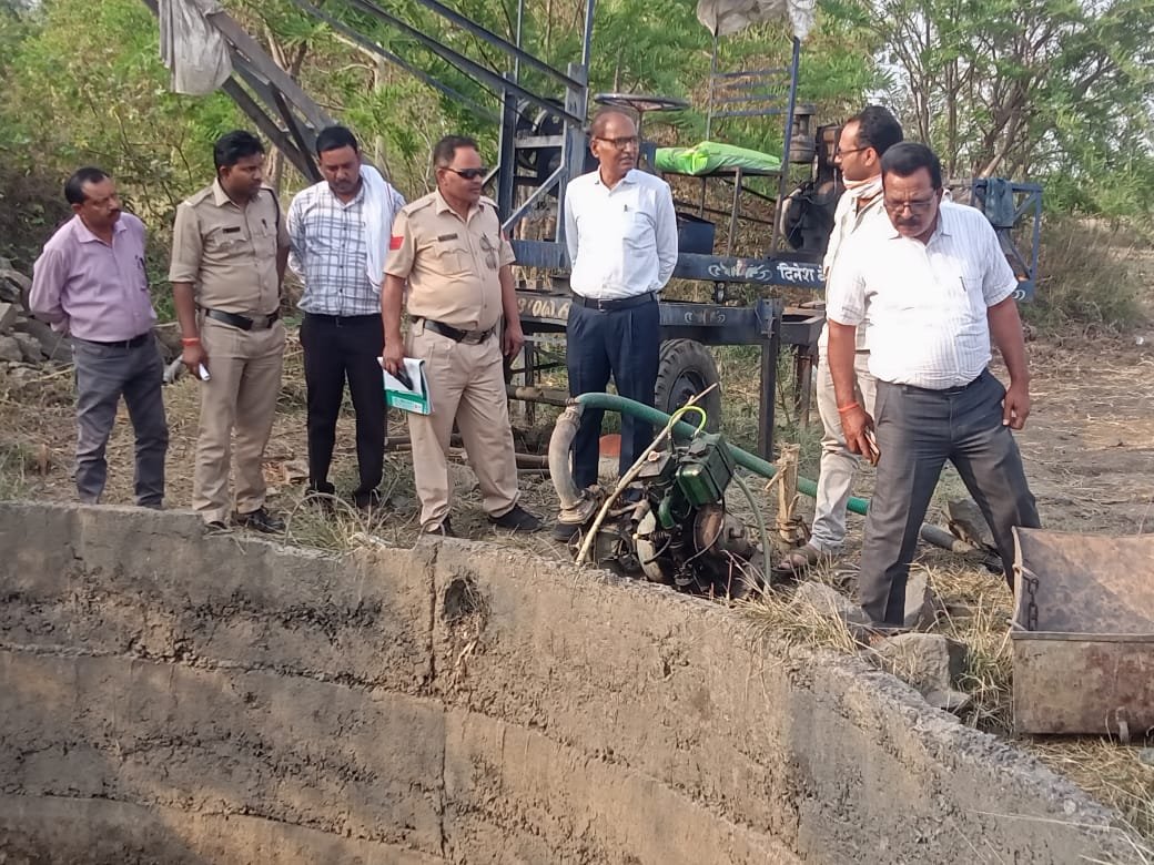 कुएं में ब्लास्ट के लिए खोद रहे गड्ढे के दौरान हुआ डायनामाइट ब्लास्ट, चार लोग गंभीर रूप से घायल 1 कुएं में ब्लास्ट के लिए खोद रहे गड्ढे के दौरान हुआ डायनामाइट ब्लास्ट, चार लोग गंभीर रूप से घायल | New India Times