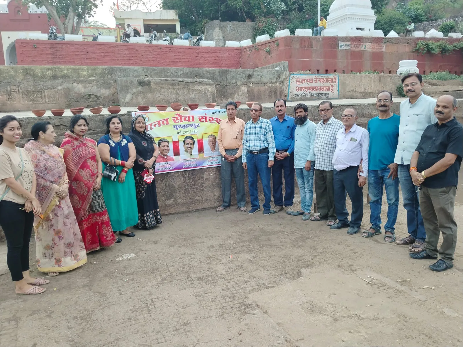 मानव सेवा संस्था ने राजघाट पर मिट्टी के सिकोरे का किया वितरण | New India Times