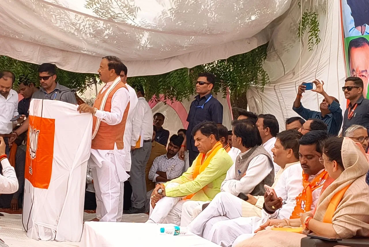 बीजेपी व कांग्रेस के दिग्गज एक दूसरे पर गरजे | New India Times