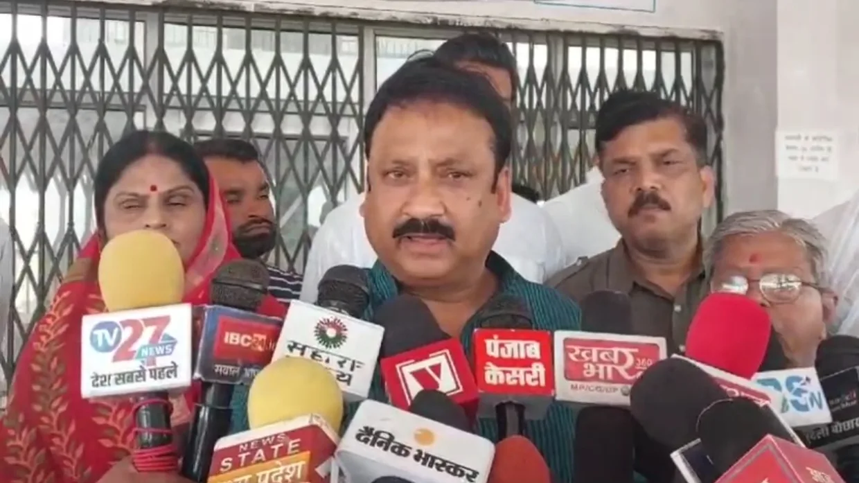 खजुराहो लोकसभा से इंडिया गठबंधन की सपा प्रत्याशी मीरा यादव का नामांकन पत्र निरस्त,  इंडिया गठबंधन में मचा हड़कंप | New India Times