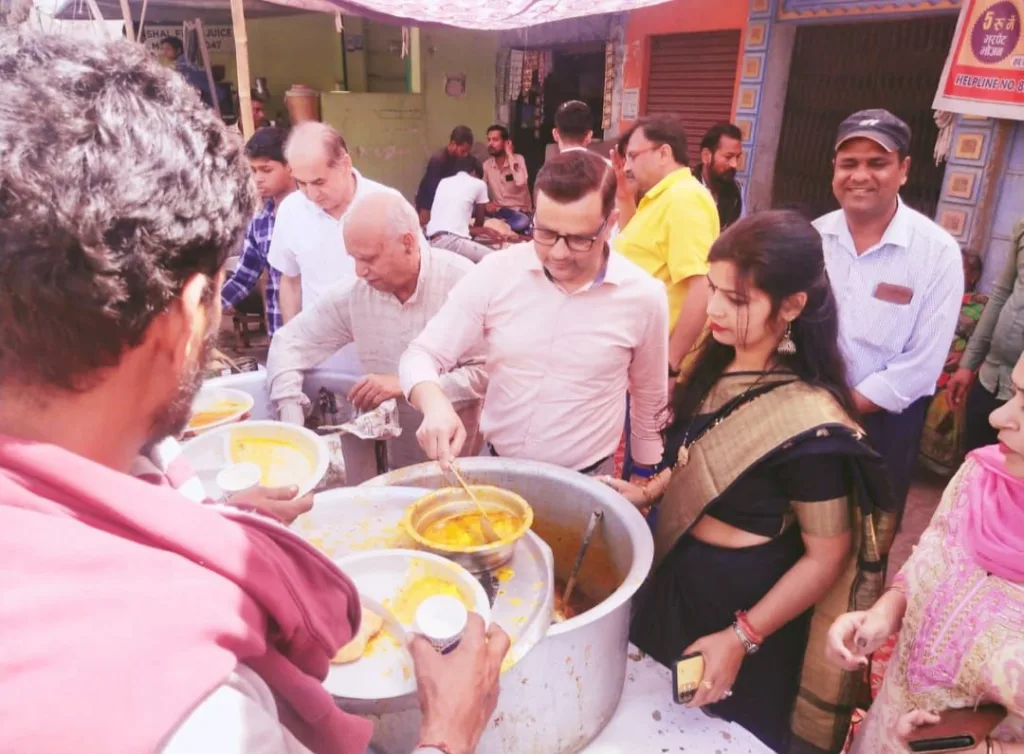 सारथी की रसोई ने बड़ौत में कराया मात्र 5 रूपये में भरपेट भोजन | New India Times