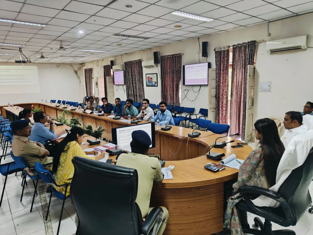 जिला कलेक्टर की अध्यक्षता में सड़क सुरक्षा समिति की बैठक की गई आयोजित | New India Times