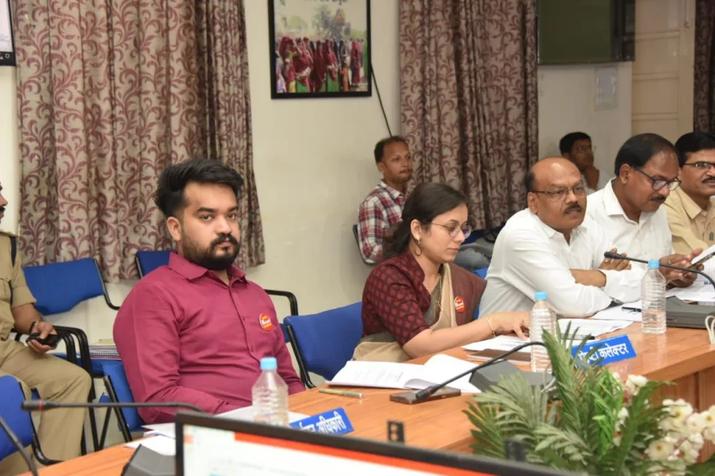 संभागायुक्त की अध्यक्षता में लोकसभा की तैयारियों के संबंध में की गई समीक्षा बैठक | New India Times